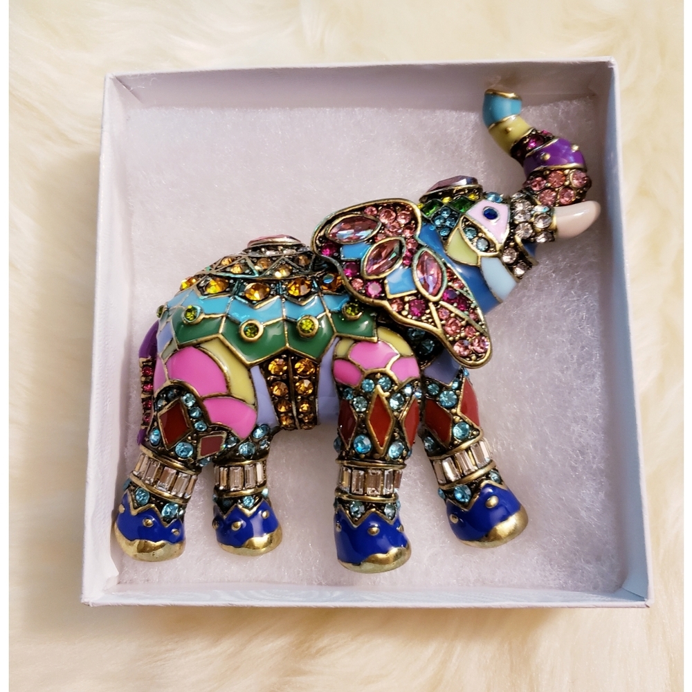 Heidi Daus Happy Elephant Pin - Picture 5 of 7